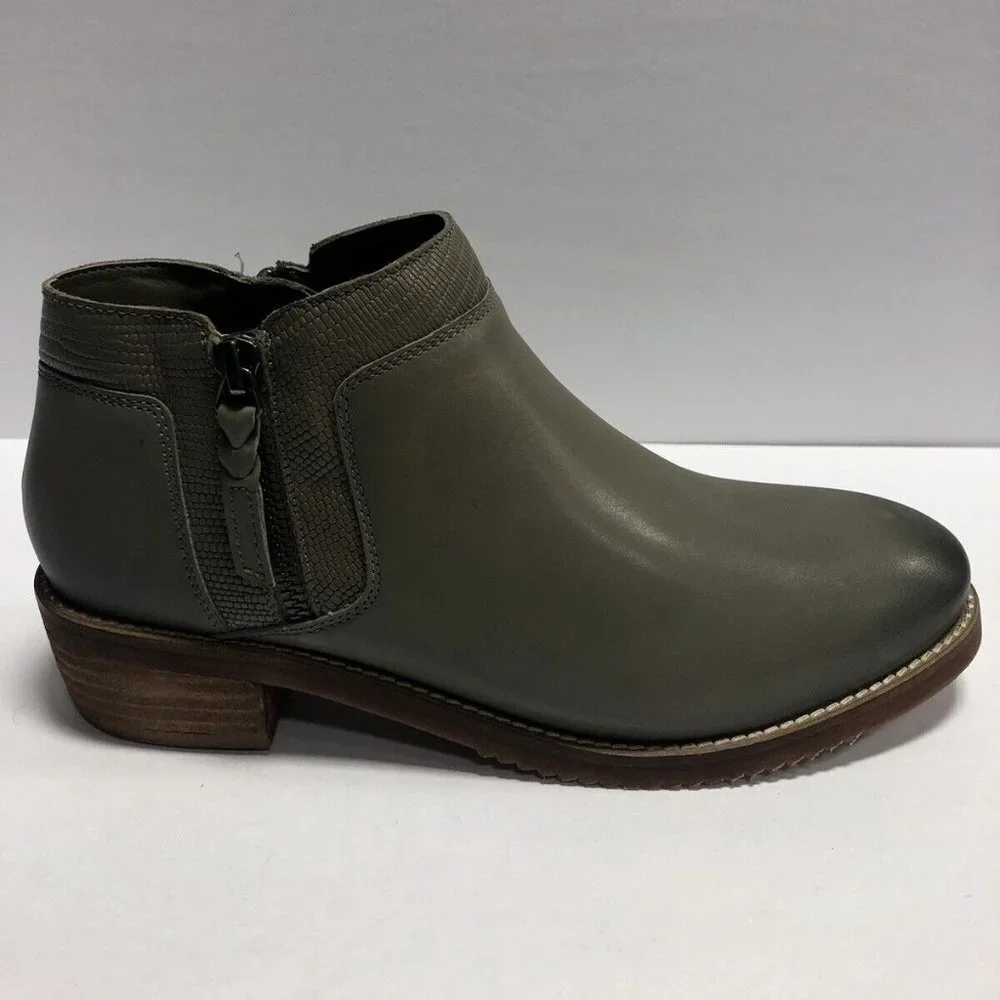SoftWalk Women’s Rubi Zip Ankle Boot Size 8.5 M